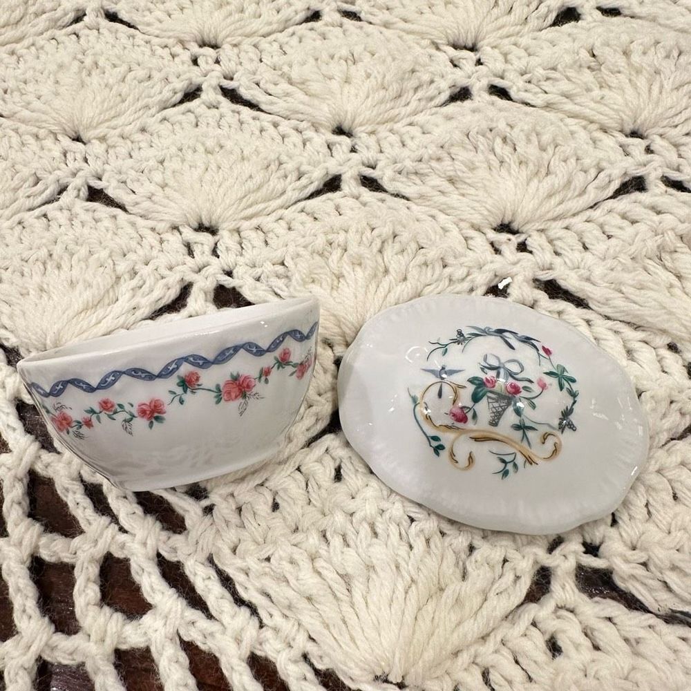 Bernardaud Borghese Limoges France Covered Porcelain‎ Trinket Box Vintage floral